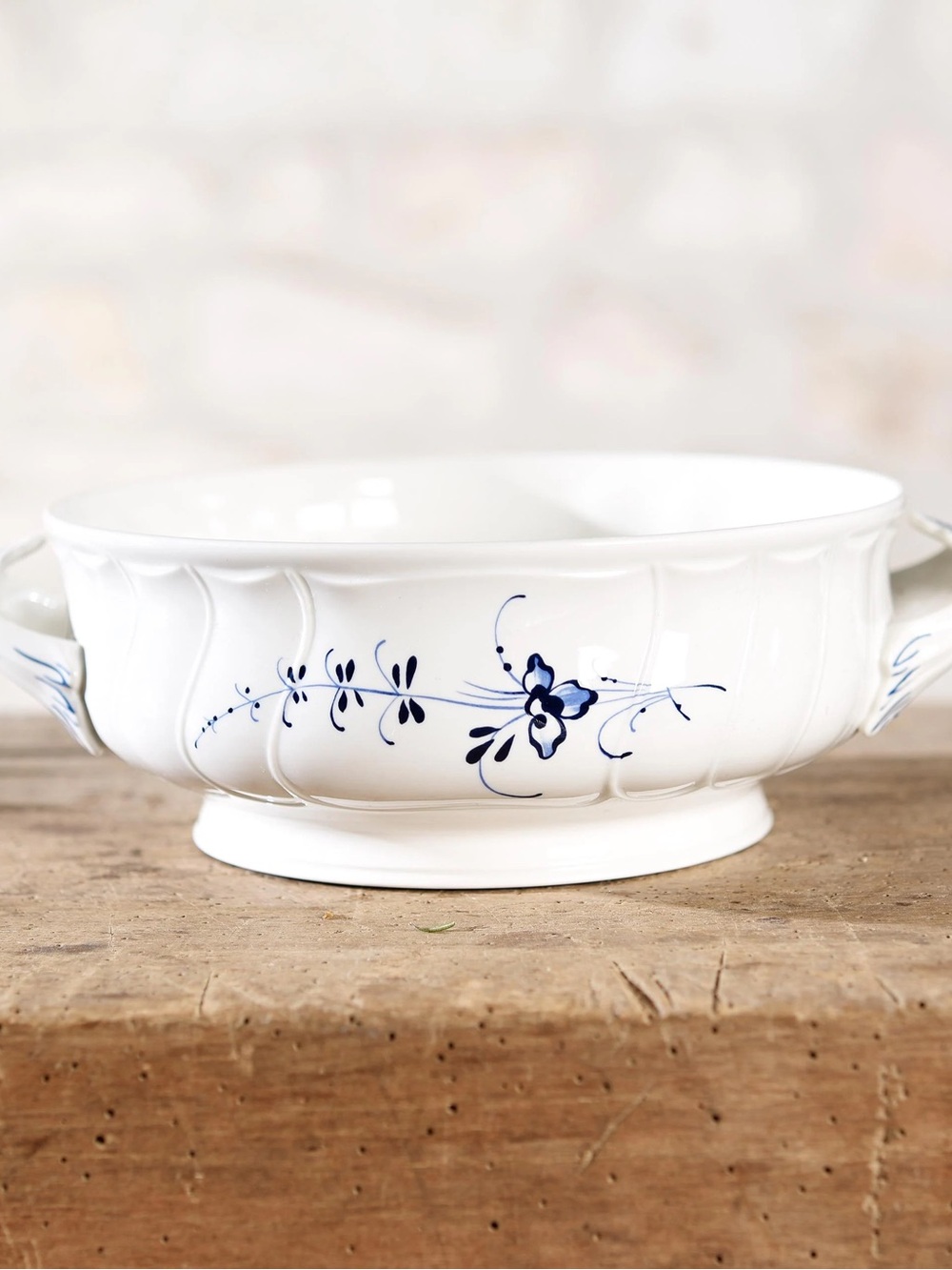 Villeroy & Boch Vieux Luxembourg White Serving Bowl with Blue Trim